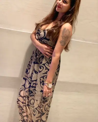 Padrauna Escort